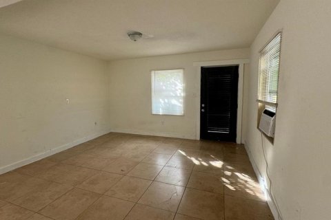 Casa en alquiler en Orlando, Florida, 3 dormitorios, 92.9 m2 № 1914755 - foto 3