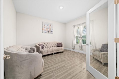 House in Newberry, Florida 4 bedrooms, 290.78 sq.m. № 2358796 - photo 7