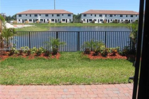 Adosado en alquiler en Miami, Florida, 3 dormitorios, 195.47 m2 № 2030911 - foto 5