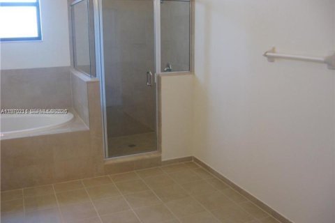 Adosado en alquiler en Miami, Florida, 3 dormitorios, 195.47 m2 № 2030911 - foto 16