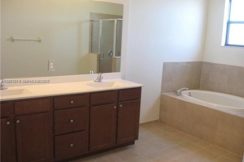 Adosado en alquiler en Miami, Florida, 3 dormitorios, 195.47 m2 № 2030911 - foto 15