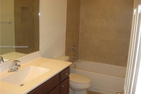 Adosado en alquiler en Miami, Florida, 3 dormitorios, 195.47 m2 № 2030911 - foto 12