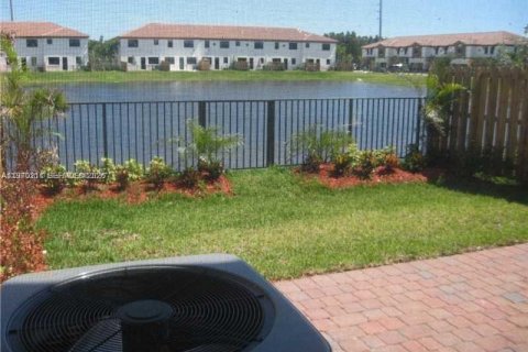 Adosado en alquiler en Miami, Florida, 3 dormitorios, 195.47 m2 № 2030911 - foto 4