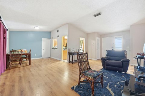 House in Tampa, Florida 3 bedrooms, 120.87 sq.m. № 2084115 - photo 13