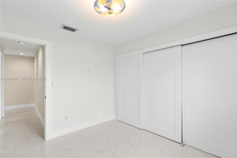 Casa en alquiler en Miami, Florida, 4 dormitorios, 166.85 m2 № 2066129 - foto 29