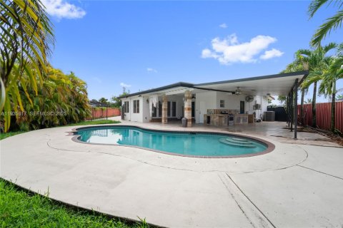 Casa en Miami, Florida 4 dormitorios, 166.85 m2 № 2066129