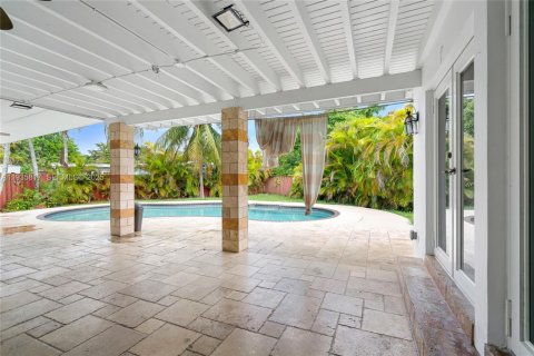 Casa en alquiler en Miami, Florida, 4 dormitorios, 166.85 m2 № 2066129 - foto 17