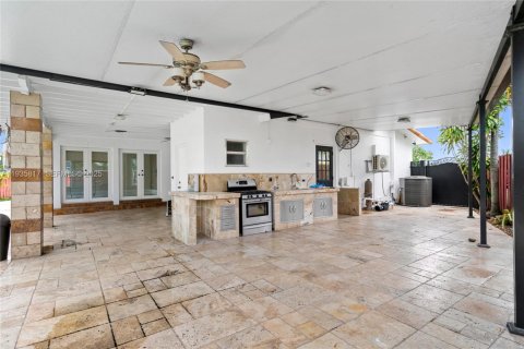 Casa en alquiler en Miami, Florida, 4 dormitorios, 166.85 m2 № 2066129 - foto 9