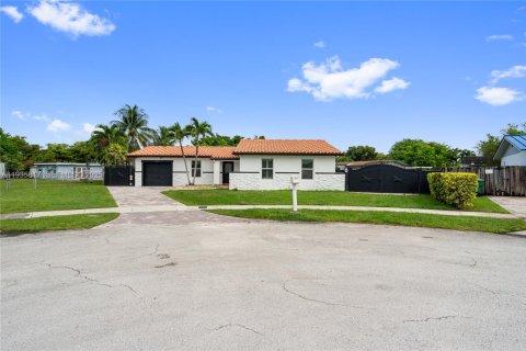 Casa en alquiler en Miami, Florida, 4 dormitorios, 166.85 m2 № 2066129 - foto 5