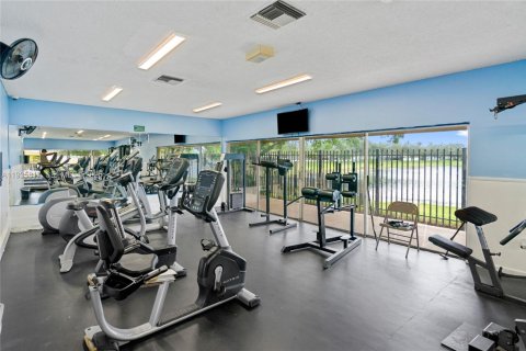 Casa en alquiler en Miami, Florida, 4 dormitorios, 166.85 m2 № 2066129 - foto 22