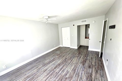 Copropriété à vendre à Sunny Isles Beach, Floride: 2 chambres, 91.79 m2 № 2028970 - photo 15