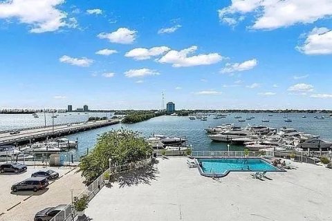 Купить кондоминиум в Норт-Бей-Виллидж, Флорида 1 спальня, 60.67м2, № 1962613 - фото 3