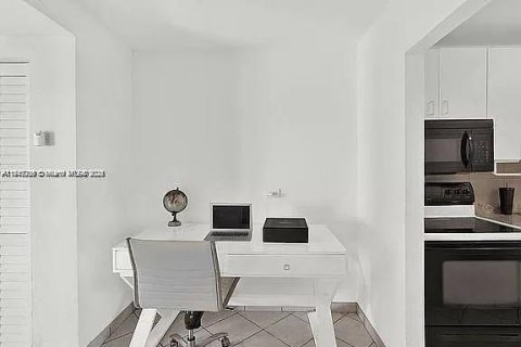 Купить кондоминиум в Норт-Бей-Виллидж, Флорида 1 спальня, 60.67м2, № 1962613 - фото 5