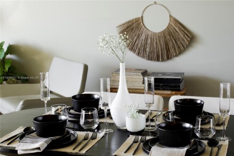 Copropriété à vendre à Miami, Floride: 1 chambre, 92.81 m2 № 1964285 - photo 12