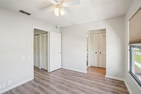 Townhouse in Brandon, Florida 2 bedrooms, 116.31 sq.m. № 2221839 - photo 29