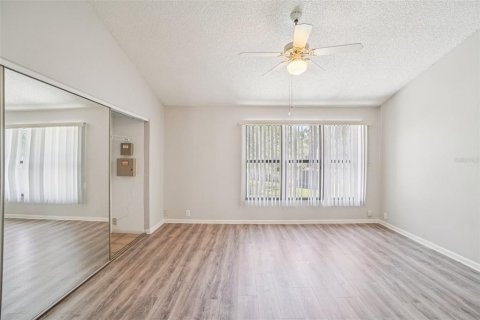 Townhouse in Brandon, Florida 2 bedrooms, 116.31 sq.m. № 2221839 - photo 25