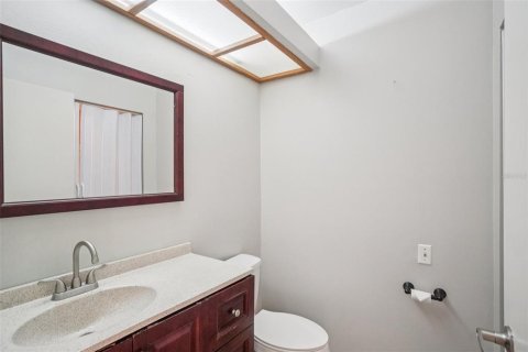 Townhouse in Brandon, Florida 2 bedrooms, 116.31 sq.m. № 2221839 - photo 19