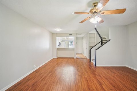 Townhouse in Brandon, Florida 2 bedrooms, 116.31 sq.m. № 2221839 - photo 13