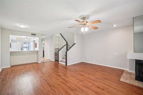 Townhouse in Brandon, Florida 2 bedrooms, 116.31 sq.m. № 2221839 - photo 12