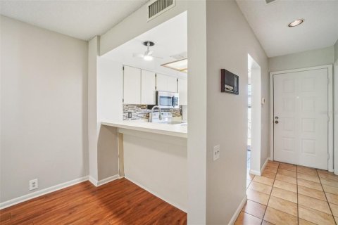 Townhouse in Brandon, Florida 2 bedrooms, 116.31 sq.m. № 2221839 - photo 14