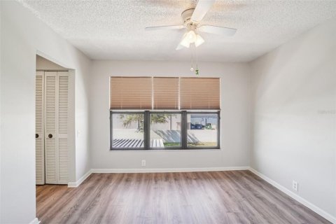 Townhouse in Brandon, Florida 2 bedrooms, 116.31 sq.m. № 2221839 - photo 27
