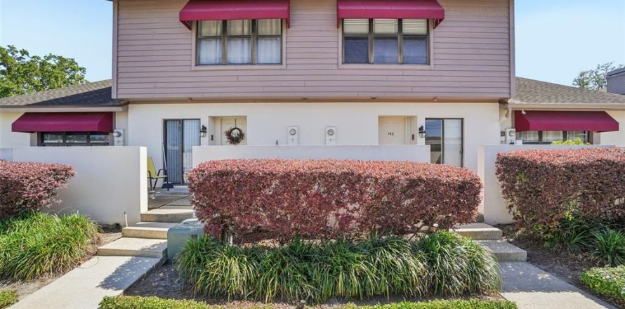 Townhouse in Brandon, Florida 2 bedrooms, 116.31 sq.m. № 2221839