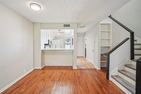 Townhouse in Brandon, Florida 2 bedrooms, 116.31 sq.m. № 2221839 - photo 8