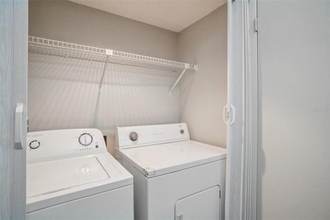 Townhouse in Brandon, Florida 2 bedrooms, 116.31 sq.m. № 2221839 - photo 20