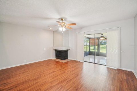 Townhouse in Brandon, Florida 2 bedrooms, 116.31 sq.m. № 2221839 - photo 11