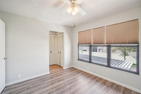Townhouse in Brandon, Florida 2 bedrooms, 116.31 sq.m. № 2221839 - photo 28