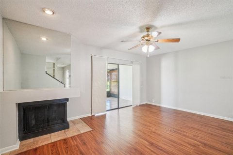 Townhouse in Brandon, Florida 2 bedrooms, 116.31 sq.m. № 2221839 - photo 10