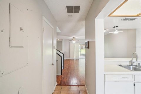 Townhouse in Brandon, Florida 2 bedrooms, 116.31 sq.m. № 2221839 - photo 18