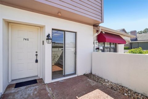 Townhouse in Brandon, Florida 2 bedrooms, 116.31 sq.m. № 2221839 - photo 5