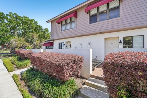 Townhouse in Brandon, Florida 2 bedrooms, 116.31 sq.m. № 2221839 - photo 4
