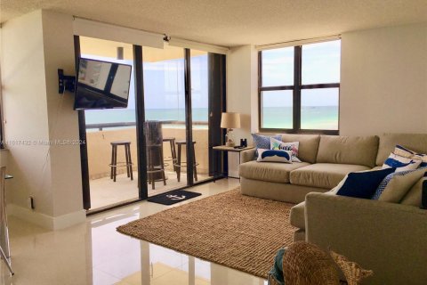 Снять в аренду кондоминиум в Майами-Бич, Флорида 2 спальни, 93.37м2, № 2037779 - фото 6