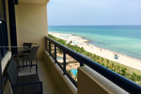 Снять в аренду кондоминиум в Майами-Бич, Флорида 2 спальни, 93.37м2, № 2037779 - фото 3