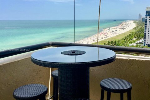 Снять в аренду кондоминиум в Майами-Бич, Флорида 2 спальни, 93.37м2, № 2037779 - фото 2