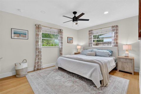 House in Saint Petersburg, Florida 2 bedrooms, 108.88 sq.m. № 1907809 - photo 12