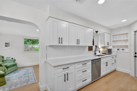 House in Saint Petersburg, Florida 2 bedrooms, 108.88 sq.m. № 1907809 - photo 9