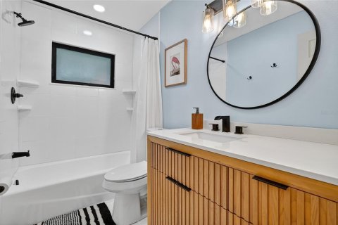 House in Saint Petersburg, Florida 2 bedrooms, 108.88 sq.m. № 1907809 - photo 15