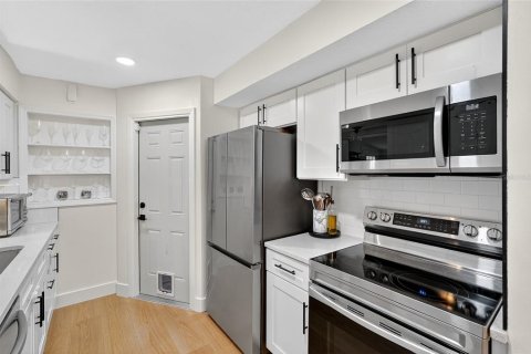 House in Saint Petersburg, Florida 2 bedrooms, 108.88 sq.m. № 1907809 - photo 8