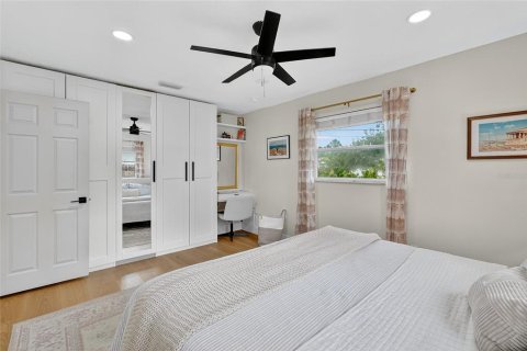 House in Saint Petersburg, Florida 2 bedrooms, 108.88 sq.m. № 1907809 - photo 13