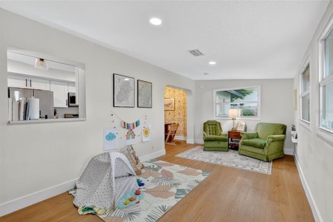 House in Saint Petersburg, Florida 2 bedrooms, 108.88 sq.m. № 1907809 - photo 11