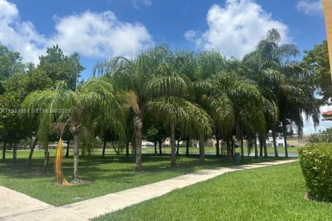 Condo in Cutler Bay, Florida, 2 bedrooms  № 1991576 - photo 14