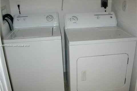 Condo in Cutler Bay, Florida, 2 bedrooms  № 1991576 - photo 29