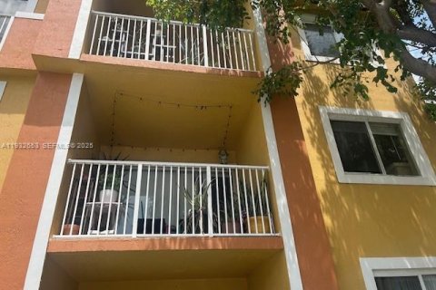 Condo in Cutler Bay, Florida, 2 bedrooms  № 1991576 - photo 3