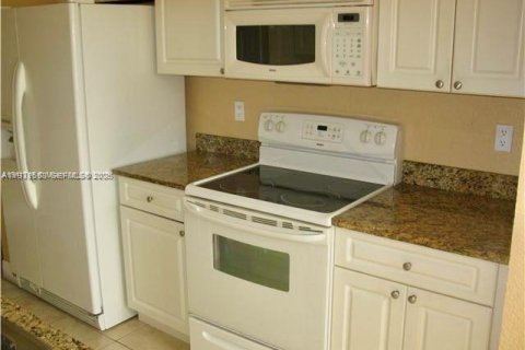 Condo in Cutler Bay, Florida, 2 bedrooms  № 1991576 - photo 19