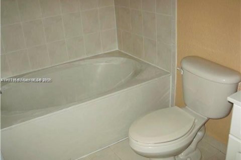 Condo in Cutler Bay, Florida, 2 bedrooms  № 1991576 - photo 26