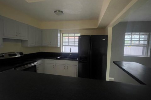 House in Pompano Beach, Florida 4 bedrooms, 111.48 sq.m. № 2245752 - photo 5