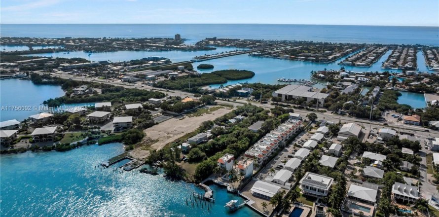 Condo in Marathon, Florida, 3 bedrooms  № 1713666